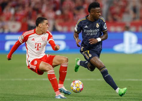 UEFA Champions League Bayern München versus Real Madrid kick off .